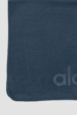 Performance No Sweat Hand Towel - Eclipse -Alo Fashion Store A0247U 02597 b1 a3