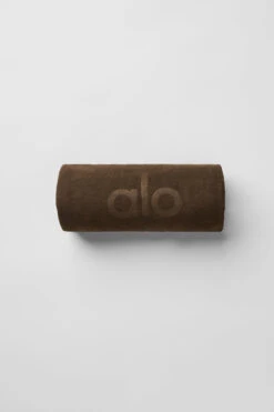 Performance No Sweat Hand Towel - Espresso -Alo Fashion Store A0247U 04064 b1 s1 a3