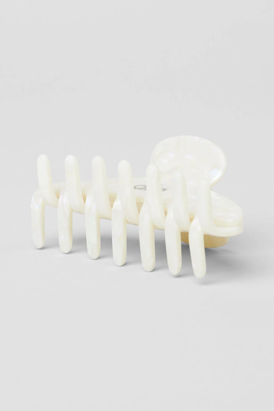 90's Claw Clip - White Pearl 5 90's Claw Clip - White Pearl - Image 3