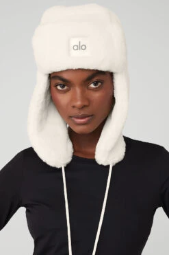 Faux Fur Polar Hat - Ivory -Alo Fashion Store A0416U 03299 b1 s1 a1 1 m100 1360ebe6 546a 4038 824a 7a9378702324