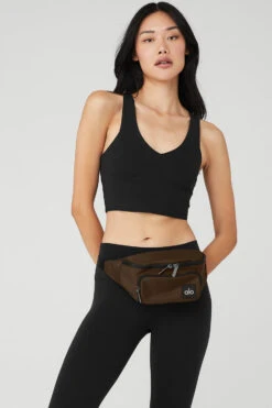 Explorer Fanny Pack - Espresso 10 Explorer Fanny Pack - Espresso -Alo Fashion Store A0465U 04064 b1 a1 m54