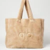 Foxy Sherpa Tote - Camel -Alo Fashion Store A0466U 01660 b1 a1 1 81f59dea 8185 426d 83cc 3ec86fbbc8b0