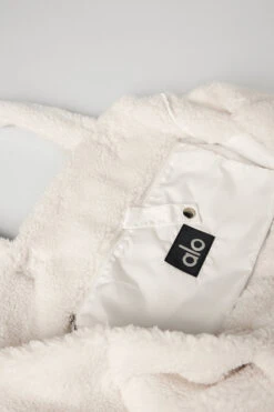 Foxy Sherpa Tote - Ivory -Alo Fashion Store A0466U 03299 b1 a4 2