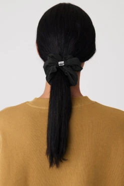 Bead It Oversized Scrunchie - Black 7 Bead It Oversized Scrunchie - Black -Alo Fashion Store A0494U 01 b1 a2 m18