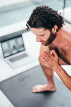 E-Gift Card: One-Year Membership To Alo Moves 9 E-Gift Card: One-Year Membership To Alo Moves -Alo Fashion Store AloMoves Product 3