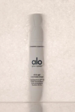 Daily SPF Face Moisturizer 9 Daily SPF Face Moisturizer -Alo Fashion Store B1015FF 0001 b1 a4