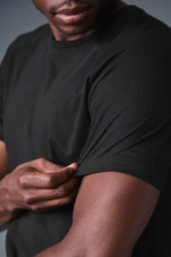 Triumph Raglan Tee - Black 10 Triumph Raglan Tee - Black -Alo Fashion Store M1133R 01 b1 s1 a4 1 m221