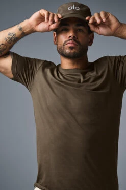 Conquer Reform Crewneck Short Sleeve - Espresso -Alo Fashion Store M1205R 04064 b1 s3 a1 1 m195