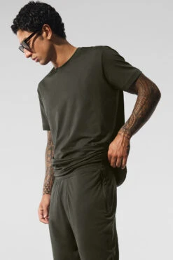 Conquer Reform Crewneck Short Sleeve - Stealth Green 8 Conquer Reform Crewneck Short Sleeve - Stealth Green -Alo Fashion Store M1205R 04672 b1 s1 a3 1 m203