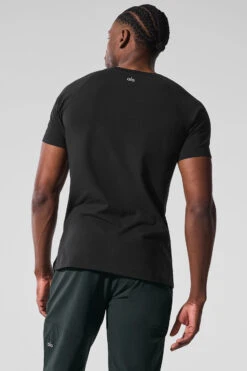 Alo Vapor Crewneck Short Sleeve - Black -Alo Fashion Store M1228R 01 b1 s1 a2 1 m221