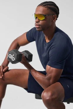 Alo Vapor Crewneck Short Sleeve - Navy 10 Alo Vapor Crewneck Short Sleeve - Navy -Alo Fashion Store M1228R 03842 b1 s1 a3 1 m221