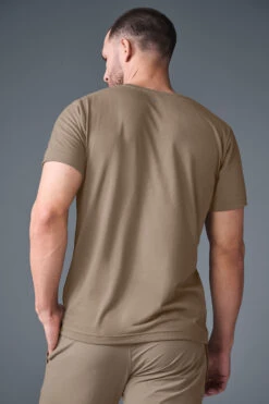 Triumph Tee - Gravel 9 Triumph Tee - Gravel -Alo Fashion Store M1257R 05438 b1 s3 a2 m226