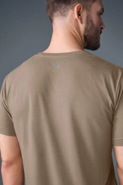 Triumph Tee - Gravel 10 Triumph Tee - Gravel -Alo Fashion Store M1257R 05438 b1 s3 a4 m226