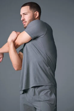 Triumph Tee - Steel Grey 9 Triumph Tee - Steel Grey -Alo Fashion Store M1257R 05541 b1 s1 a4 1 m226