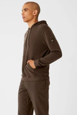 Micro Waffle Fast Break Hoodie - Espresso -Alo Fashion Store M3164R 04064 b1 s3 a2 1 m154