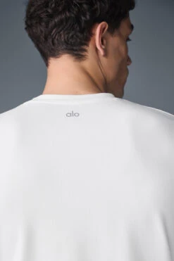 Conquer Reform Crewneck Long Sleeve - White 9 Conquer Reform Crewneck Long Sleeve - White -Alo Fashion Store M3181R 00 b1 s1 a4 1 m214