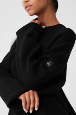 Scholar Crew Neck Sweater - Black -Alo Fashion Store M3224R 01 b1 s1 a4 1 m18