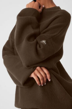 Scholar Crew Neck Sweater - Espresso 10 Scholar Crew Neck Sweater - Espresso -Alo Fashion Store M3224R 04064 b1 s1 a4 1 m18