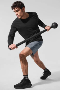 Alo Vapor Crewneck Long Sleeve - Black 9 Alo Vapor Crewneck Long Sleeve - Black -Alo Fashion Store M3266R 01 b1 s1 a4 1 m214