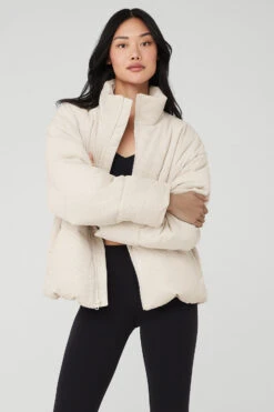 Corduroy Stage Puffer - Bone -Alo Fashion Store M4139R 03040 b1 s1 a1 2 m54