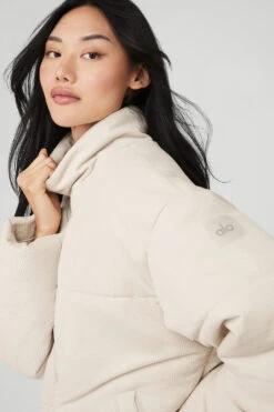 Corduroy Stage Puffer - Bone -Alo Fashion Store M4139R 03040 b1 s1 a4 1 m54