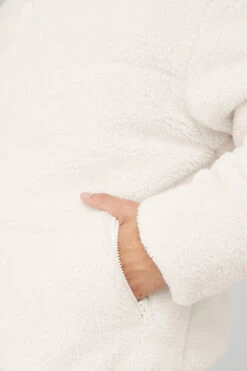 Sherpa Stage Puffer - Ivory 10 Sherpa Stage Puffer - Ivory -Alo Fashion Store M4140R 03299 b1 s3 a5 1 m108