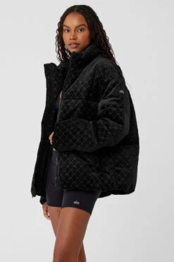 Debossed Corduroy Stage Puffer - Black -Alo Fashion Store M4150R 01 b1 s1 a2 1 m76