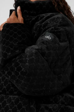 Debossed Corduroy Stage Puffer - Black -Alo Fashion Store M4150R 01 b1 s1 a4 1 m76