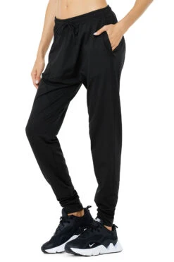 Conquer Revitalize Pant - Black -Alo Fashion Store M5070R 01 b1 s1 a2 1 m78