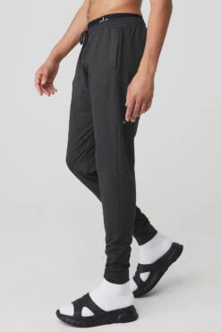 Conquer Revitalize Pant - Anthracite 9 Conquer Revitalize Pant - Anthracite -Alo Fashion Store M5070R 02125 b1 s3 a2 1 m93