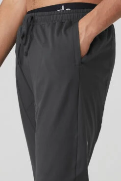 Conquer Revitalize Pant - Anthracite 10 Conquer Revitalize Pant - Anthracite -Alo Fashion Store M5070R 02125 b1 s3 a4 1 m93
