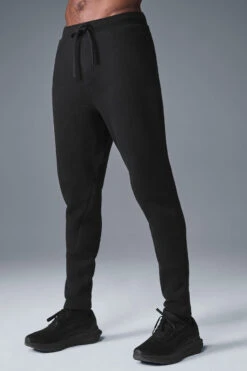 The Triumph Sweatpant - Black -Alo Fashion Store M5079R 01 b1 s1 a3 1 m221