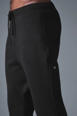 The Triumph Sweatpant - Black -Alo Fashion Store M5079R 01 b1 s1 a4 1 m221