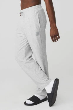Micro Waffle Fast Break Sweatpant - Athletic Heather Grey -Alo Fashion Store M5113R 02910 b1 s3 a2 1 m12