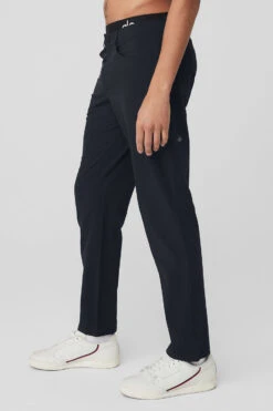 Day And Night Pant - Dark Navy 9 Day And Night Pant - Dark Navy -Alo Fashion Store M5129R 00590 b1 s3 a3 1 m92