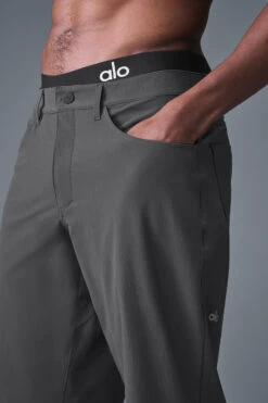 Day And Night Pant - Anthracite 9 Day And Night Pant - Anthracite -Alo Fashion Store M5129R 02125 b1 s1 a4 1 m221