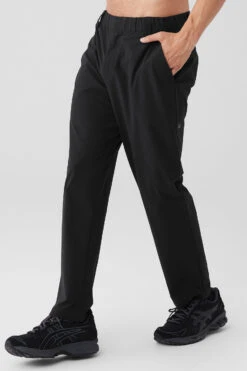 Co-Op Cropped Tech Trouser - Black -Alo Fashion Store M5134R 01 b1 s3 a3 1 m108