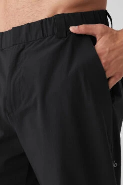 Co-Op Cropped Tech Trouser - Black -Alo Fashion Store M5134R 01 b1 s3 a4 1 m108