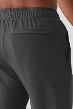 Conquer Pulse Pant - Anthracite 11 Conquer Pulse Pant - Anthracite -Alo Fashion Store M5137R 02125 b1 s3 a5 1 m93