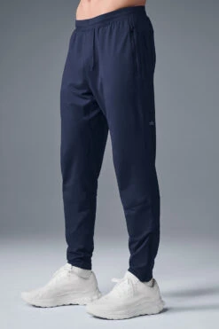 Conquer React Performance Pant - Navy -Alo Fashion Store M5142R 03842 b1 s1 a3 1 m214
