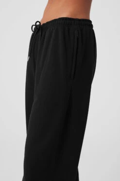 Chill Sweatpant - Black 9 Chill Sweatpant - Black -Alo Fashion Store M5151R 01 b1 s1 a4 1 m18