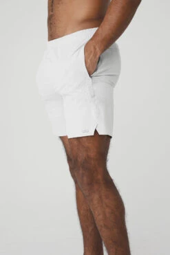 7" Traction Short - White 9 7" Traction Short - White -Alo Fashion Store M6081R 00 b1 s3 a4 1 m93