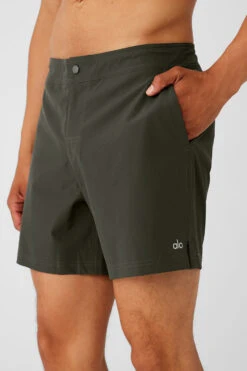 7'' Sport Short - Stealth Green -Alo Fashion Store M6106R 04672 b1 s3 a3 1 m154