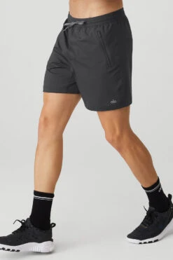 Conquer Reform Short - Anthracite 8 Conquer Reform Short - Anthracite -Alo Fashion Store M6107R 02125 b1 s3 a2 1 m108