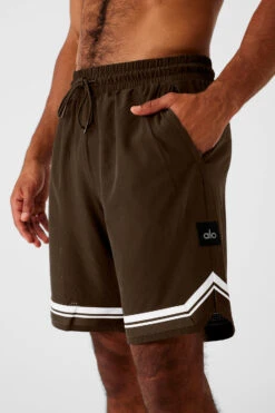 9" Traction Arena Short - Espresso 9 9" Traction Arena Short - Espresso -Alo Fashion Store M6140R 04064 b1 s3 a4 1 m93