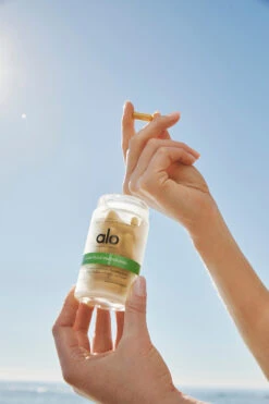 Superfood Multivitamin - 60 Pack -Alo Fashion Store N1001F 00 b1 s1 a4 1737b153 d0d0 408e 9d18 f5597fbfe958