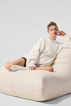 Scholar Hooded Sweater - Ivory -Alo Fashion Store U3026R 03299 b1 s1 a5 1 m91