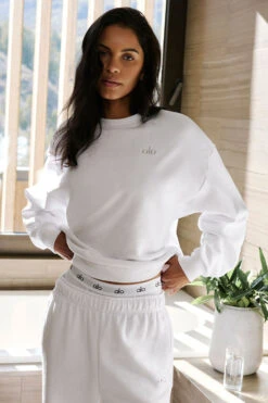 Accolade Crew Neck Pullover - White 11 Accolade Crew Neck Pullover - White -Alo Fashion Store U3031RG 00 b2 s1 a1 1 m18