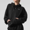 Accolade Hoodie - Black 2 Accolade Hoodie - Black -Alo Fashion Store U3031RG 01 b1 s1 a1 1 m91