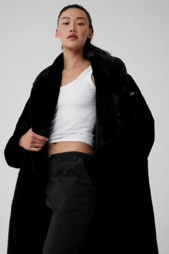 Oversized Faux Fur Trench - Black 9 Oversized Faux Fur Trench - Black -Alo Fashion Store U4004R 01 b1 s1 a4 1 m54